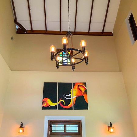 אהנגאמה Headman House Antique Villa - A Seaside Royal Stay מראה חיצוני תמונה