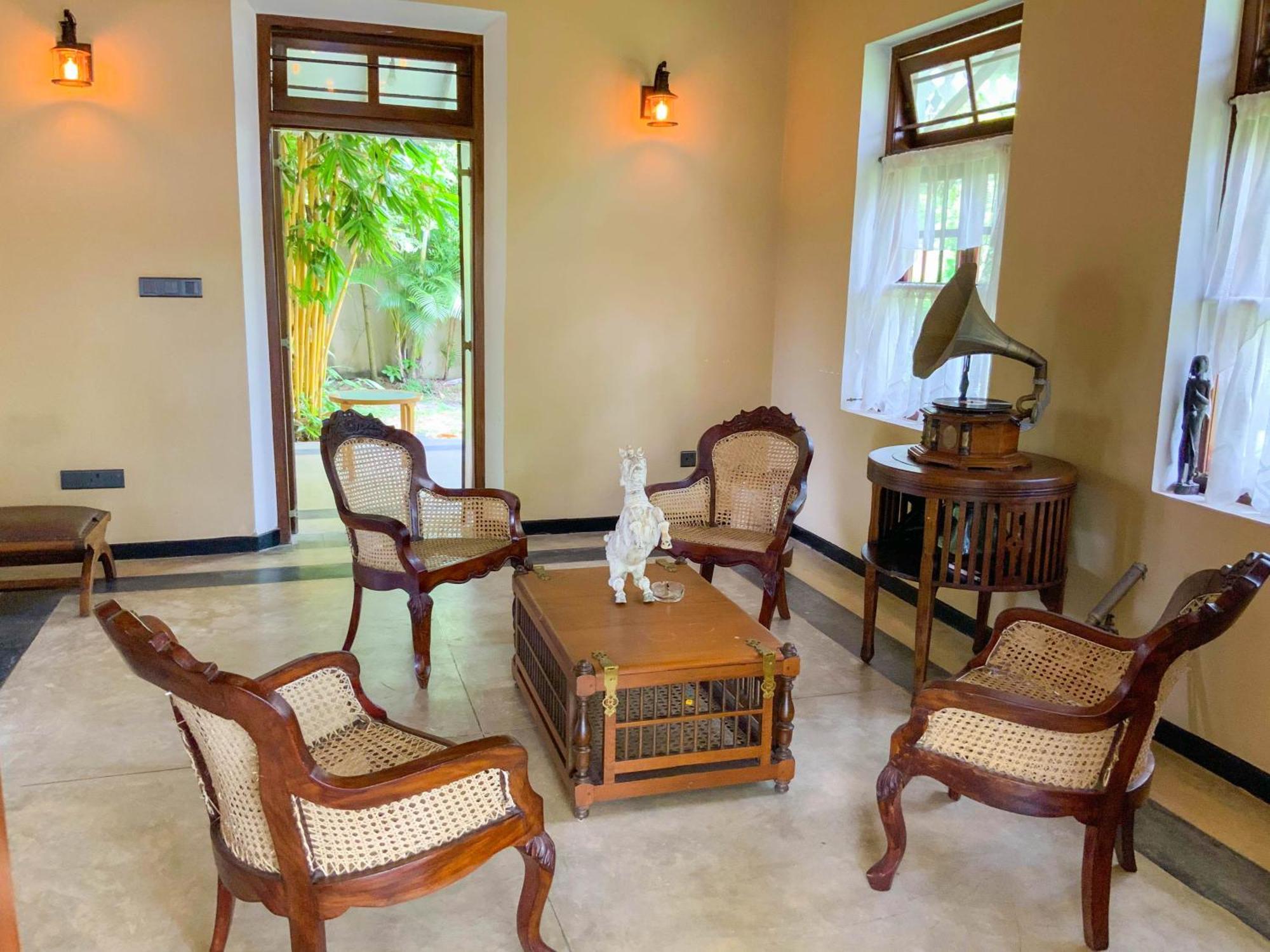 אהנגאמה Headman House Antique Villa - A Seaside Royal Stay מראה חיצוני תמונה