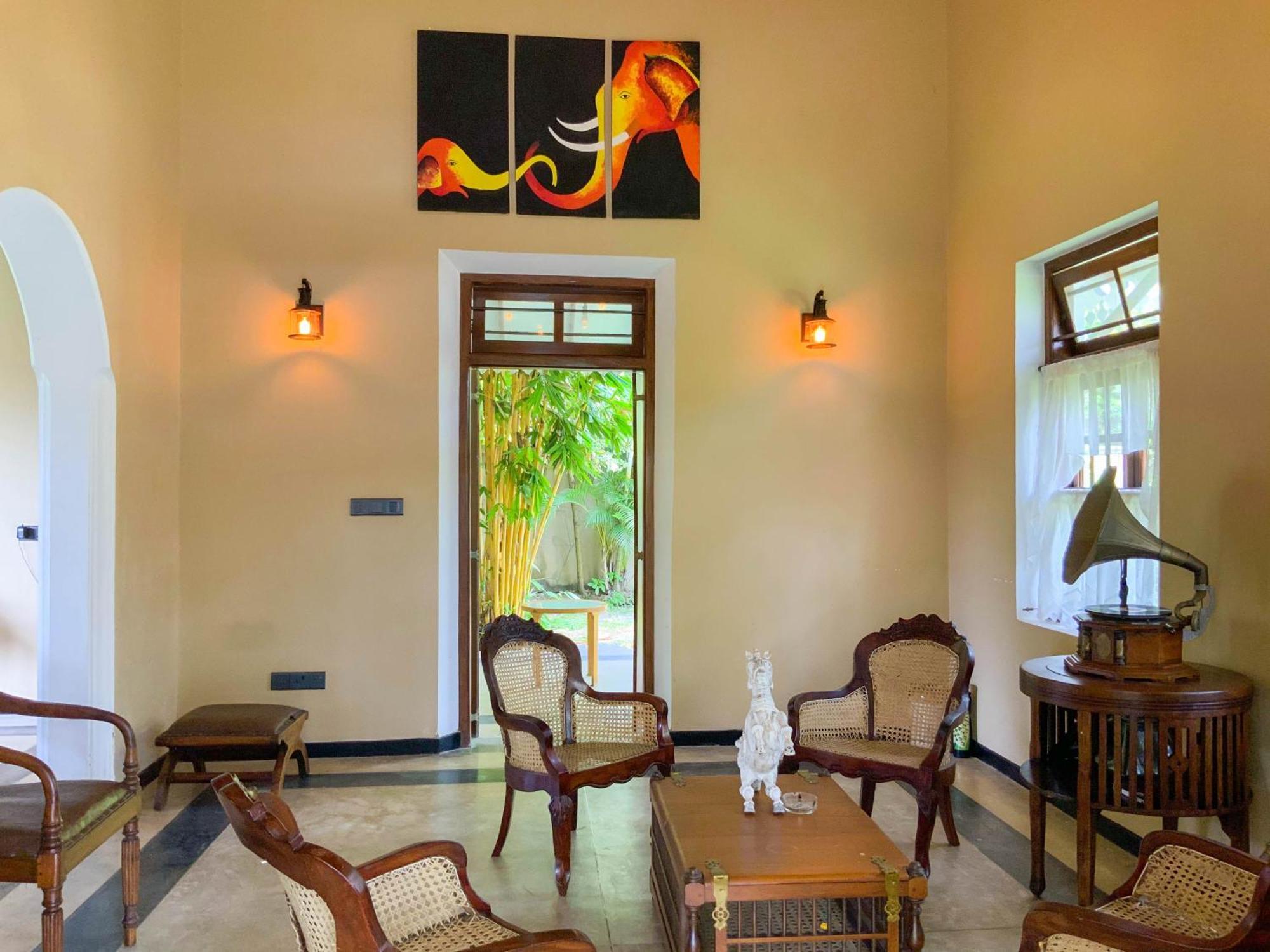 אהנגאמה Headman House Antique Villa - A Seaside Royal Stay מראה חיצוני תמונה