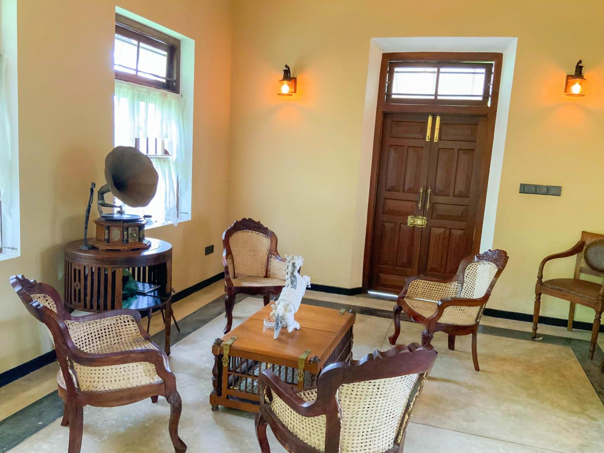 אהנגאמה Headman House Antique Villa - A Seaside Royal Stay מראה חיצוני תמונה