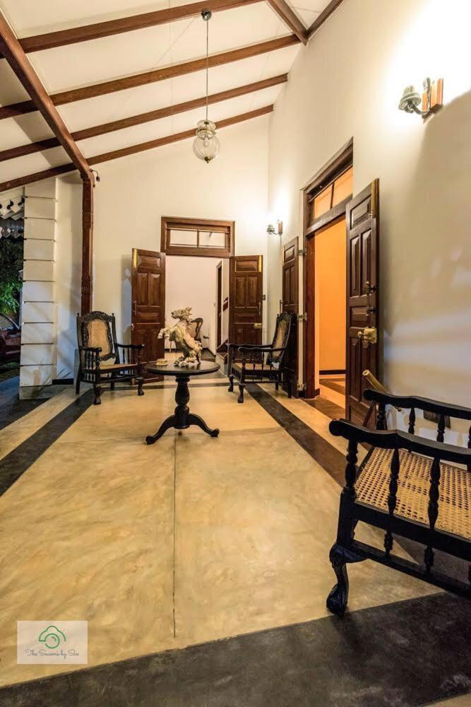 אהנגאמה Headman House Antique Villa - A Seaside Royal Stay מראה חיצוני תמונה
