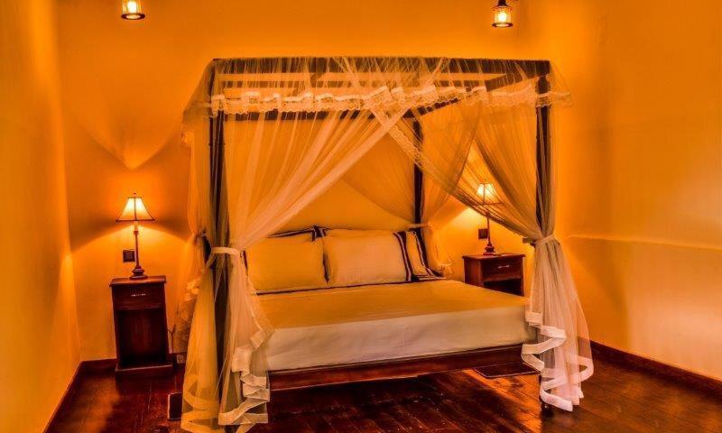אהנגאמה Headman House Antique Villa - A Seaside Royal Stay מראה חיצוני תמונה